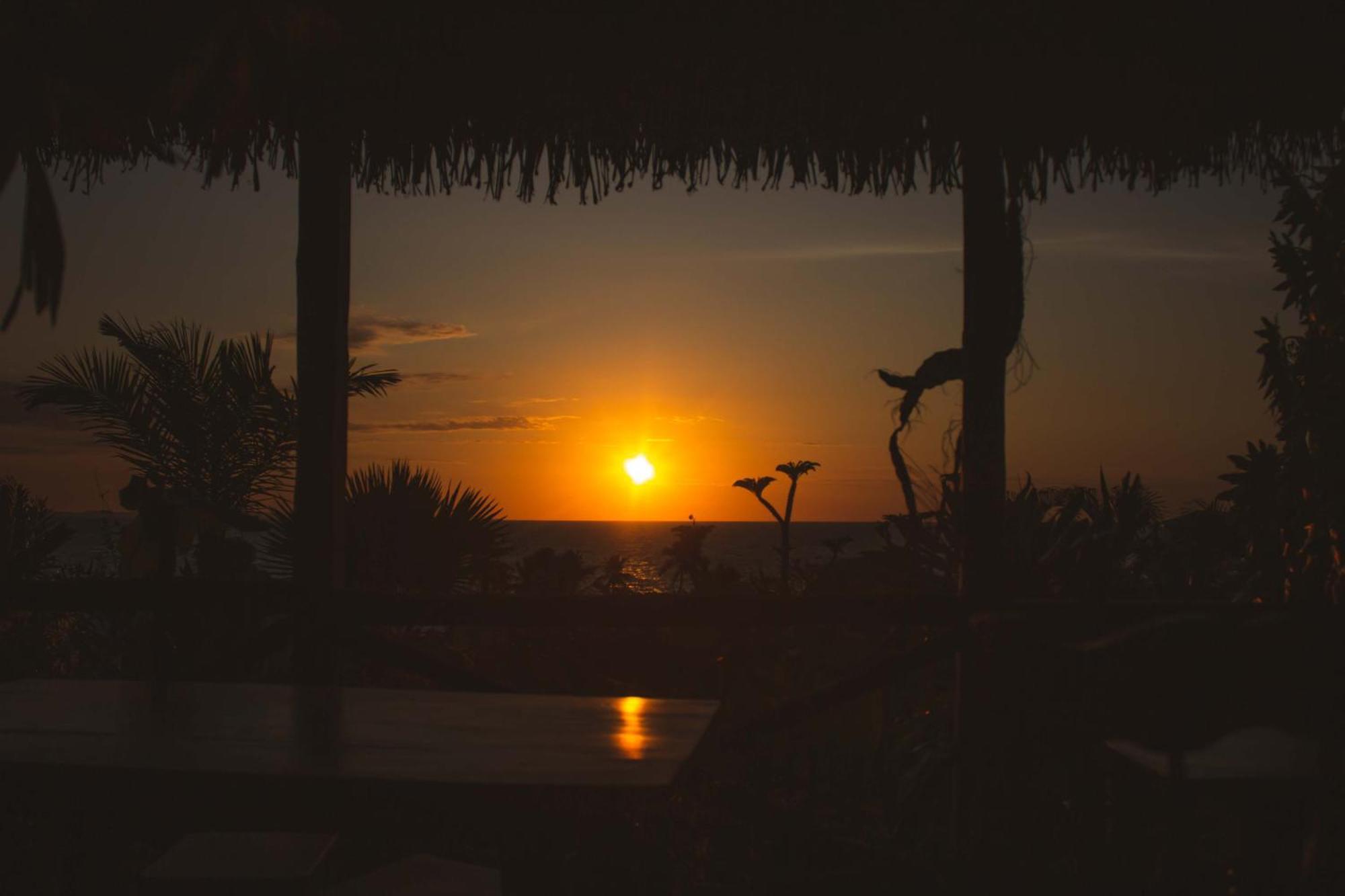 Coucher De Soleil Ambatoloaka  Exteriör bild